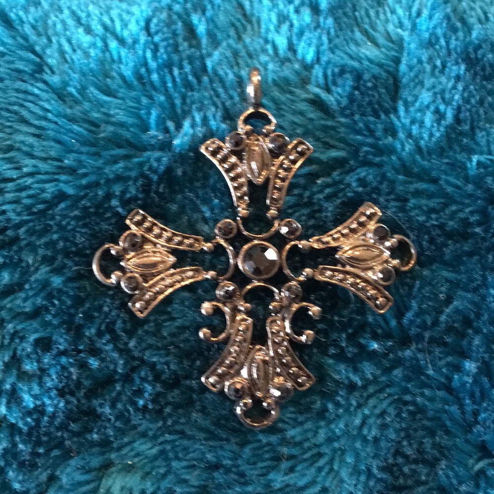 Crystal cross pendant